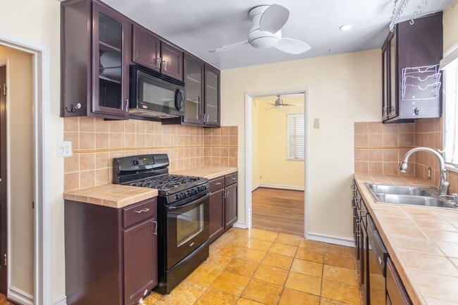 Building Photo - 6641 Murietta Ave