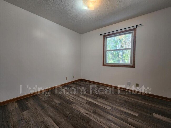 Building Photo - 1511 David Dr