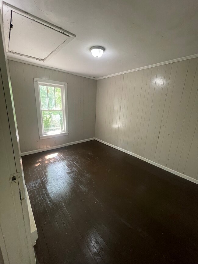 Building Photo - 351 Cherry Way