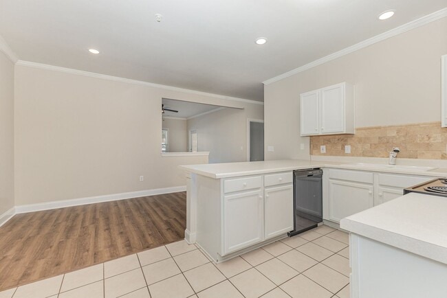 Building Photo - 2BR Condo in Cornelius