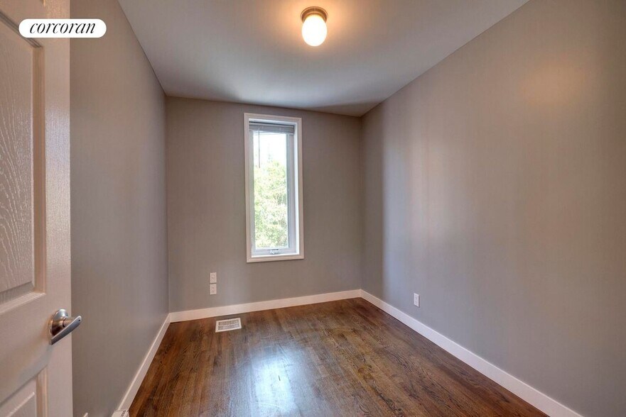 Building Photo - 475 Van Buren St