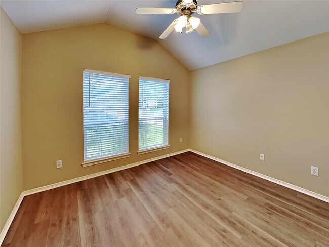 Building Photo - 719 Chase View Dr