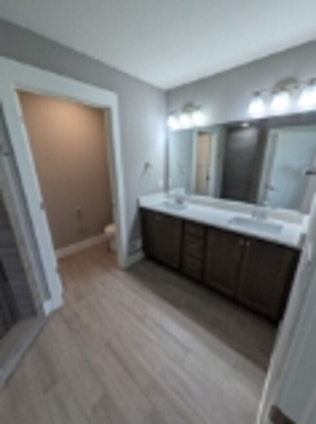 Building Photo - Executive Rental: Spacious 4-Bedroom Home in Oconomowoc!