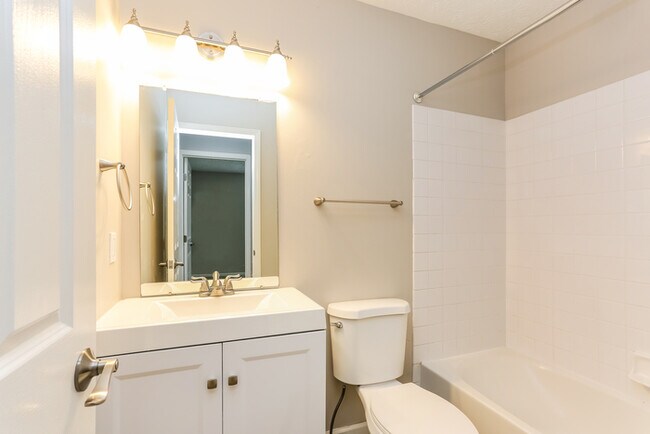 Building Photo - Spacious 3-bedroom Home in Groveport, OH