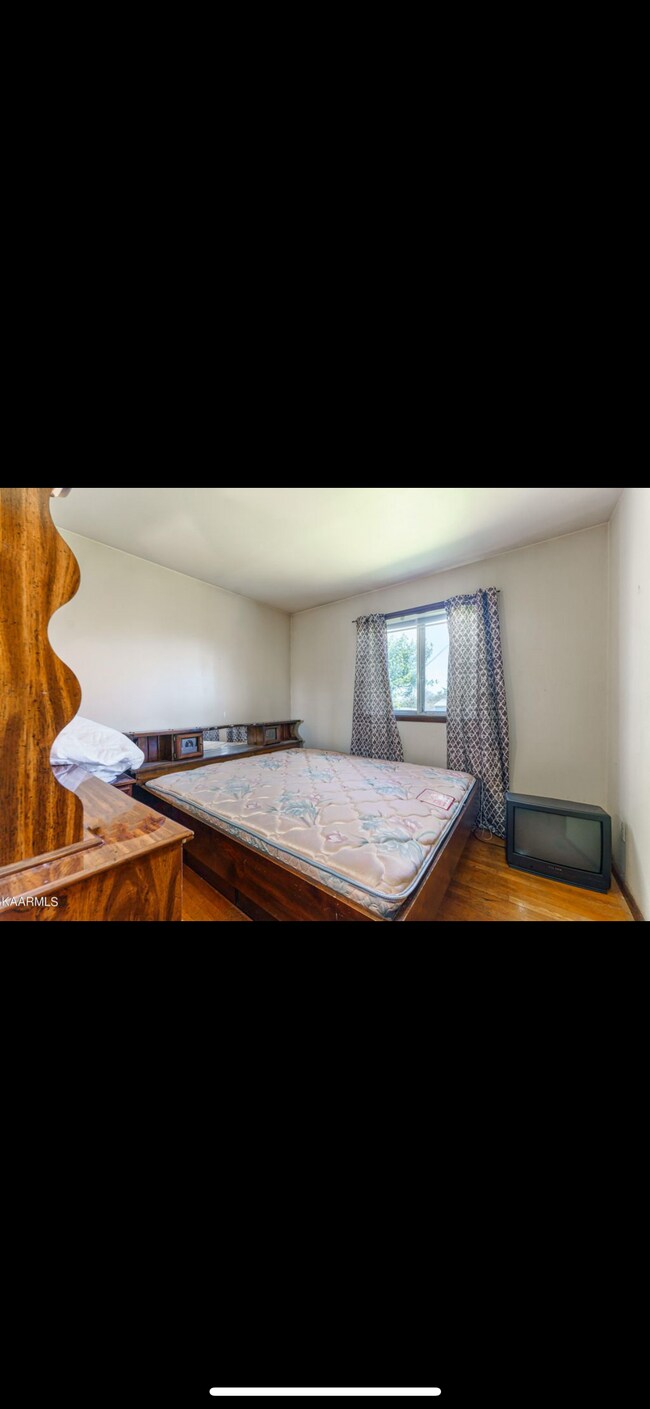 Guest bedroom 1 - 1208 Pickwick Rd