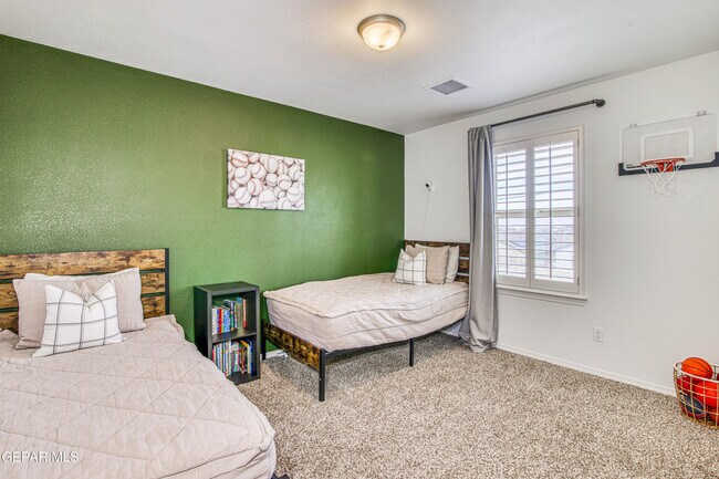 Building Photo - 7517 Red Cedar Dr