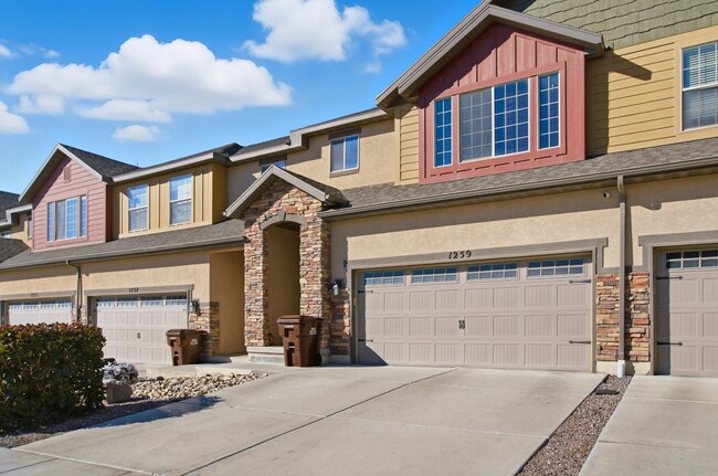 Building Photo - 1259 SilverCrest Dr