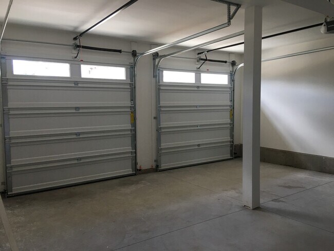 Building Photo - Application Pending - Pet Friendly, 4 Bedr...