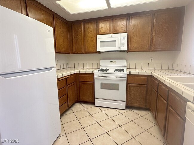 Building Photo - 8653 W Catalonia Dr