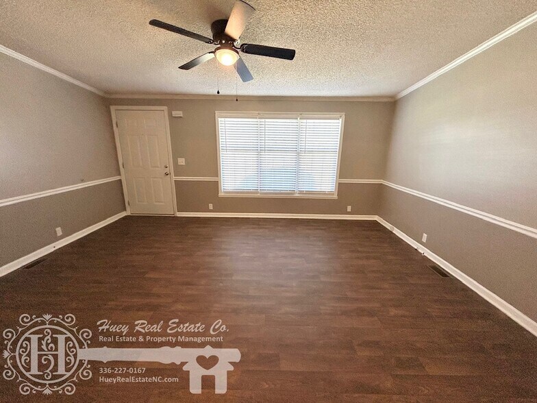 Living Room - 937 Cheeks Lane