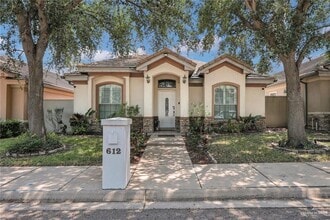 Building Photo - 21 E Thornhill Ave