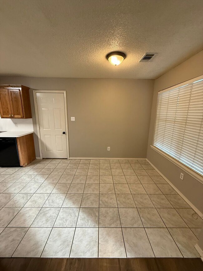 Building Photo - 141-145 Northridge Drive