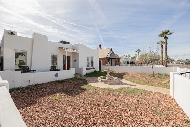 Building Photo - 1617 E Willetta St