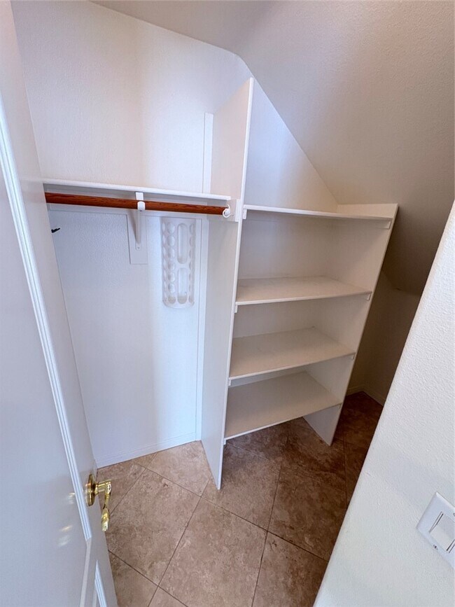 Building Photo - 24 Country Walk Dr