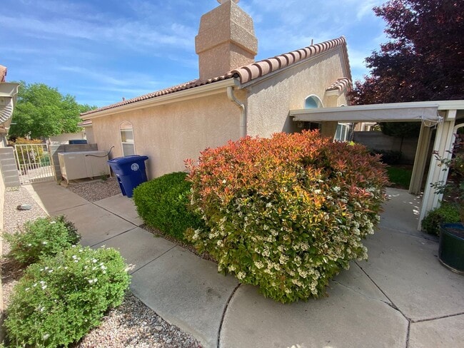 Building Photo - Spacious 3-Bedroom Home in Northeast Height