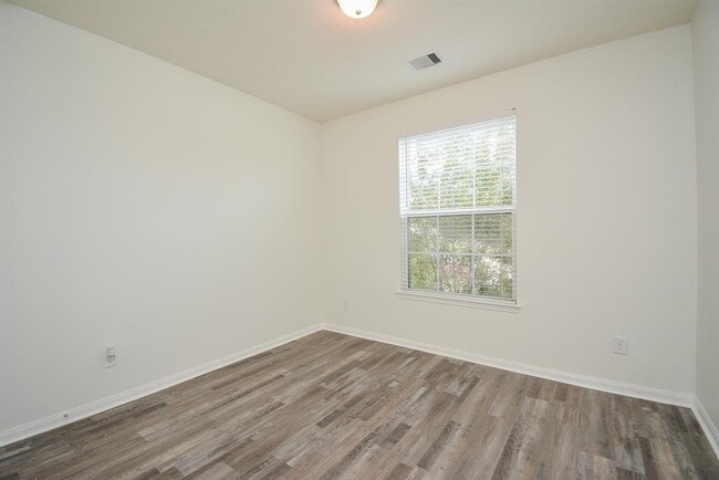 Building Photo - 22211 Weller Oaks Dr