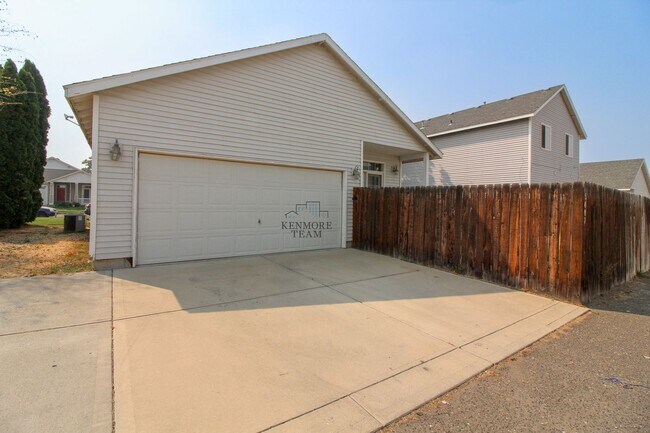 Building Photo - 3 Bedroom, 2 Bath Home in Pasco