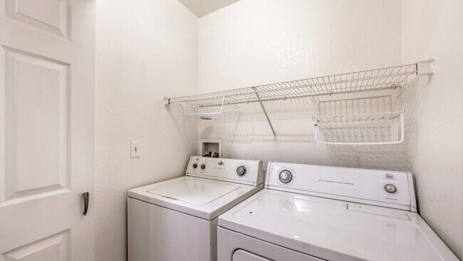 Building Photo - 1425 Bow Creek Ct