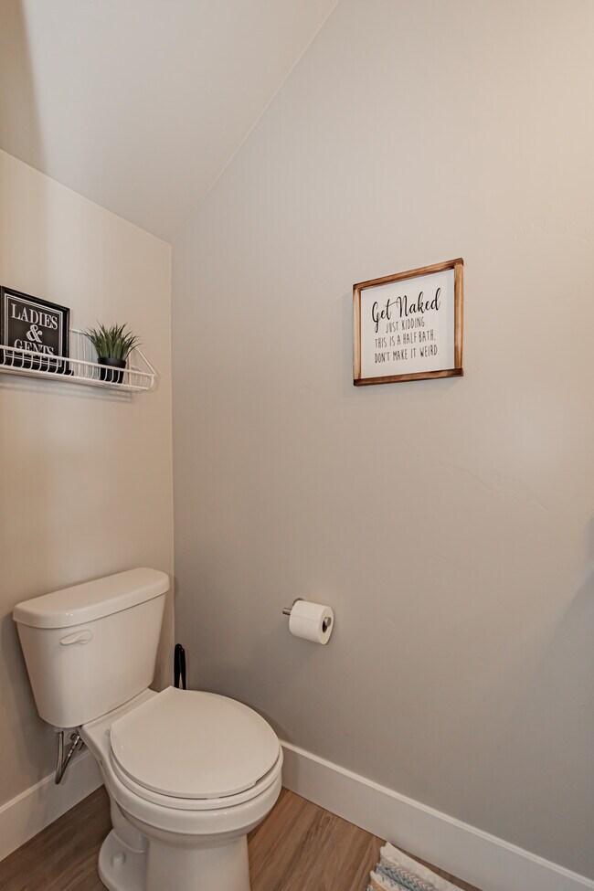 Building Photo - 380 S 3rd W