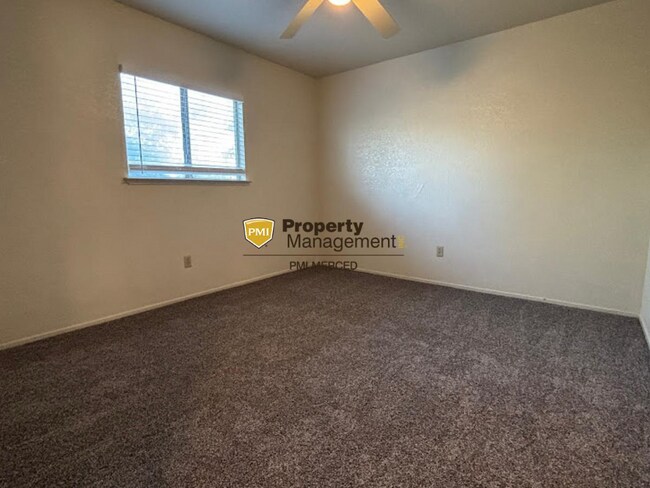 Building Photo - 2 Bedroom House Available Now for $1900!