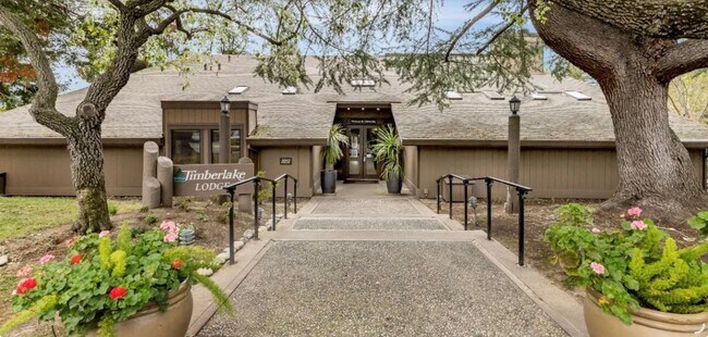 Clubhouse - 911 Fulton Ave