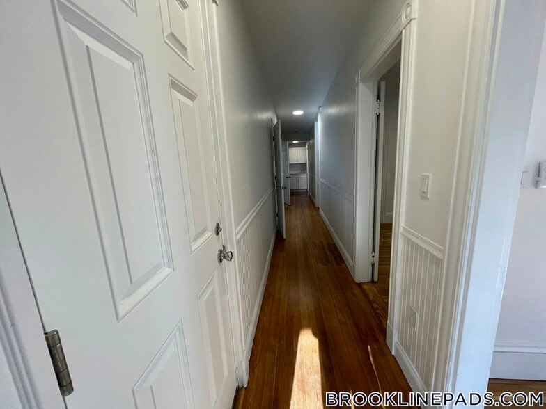 Building Photo - 79 Brook St