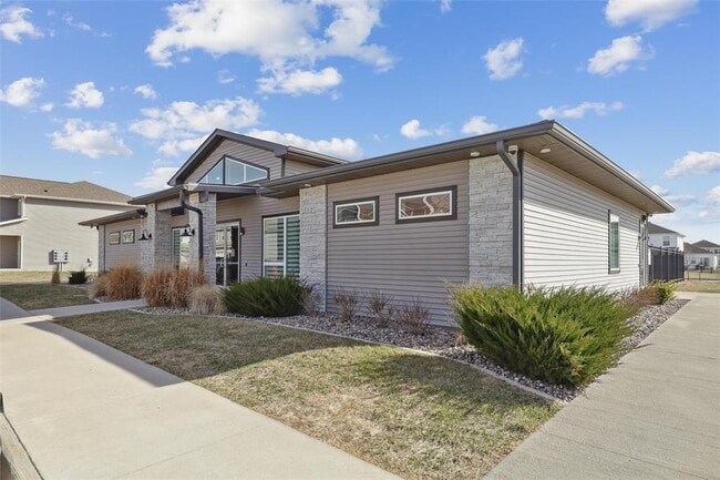 Building Photo - 2606 NW 35th Ln