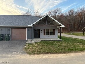 Building Photo - 2717 Barnhill Rd SE