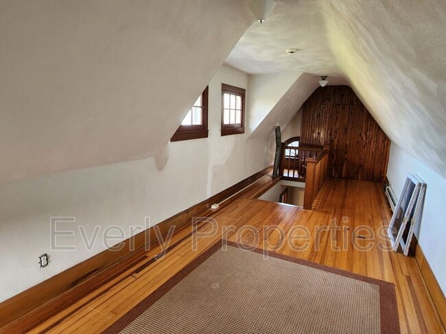 Building Photo - 120 68th Pl