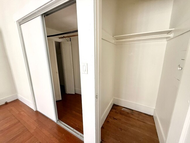 Building Photo - 3114 MLK 1BD 1Bath Unit