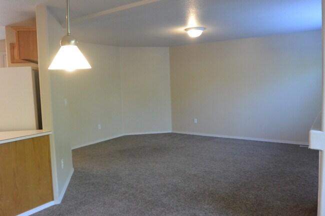 Building Photo - 5546 NE 89th Ave