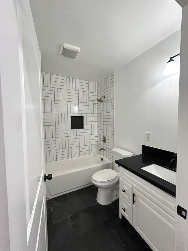 Building Photo - 10603 S Osage Ave