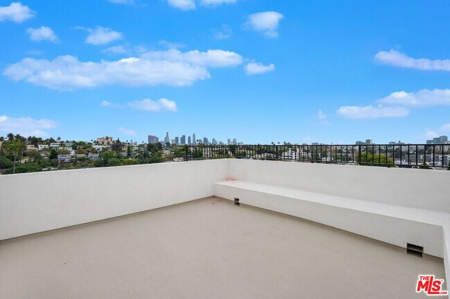 Building Photo - 726 Robinson St