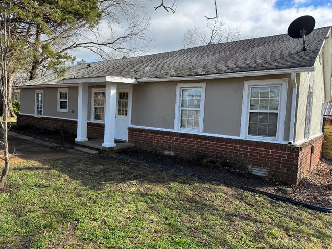 Building Photo - 871 W St Louis St