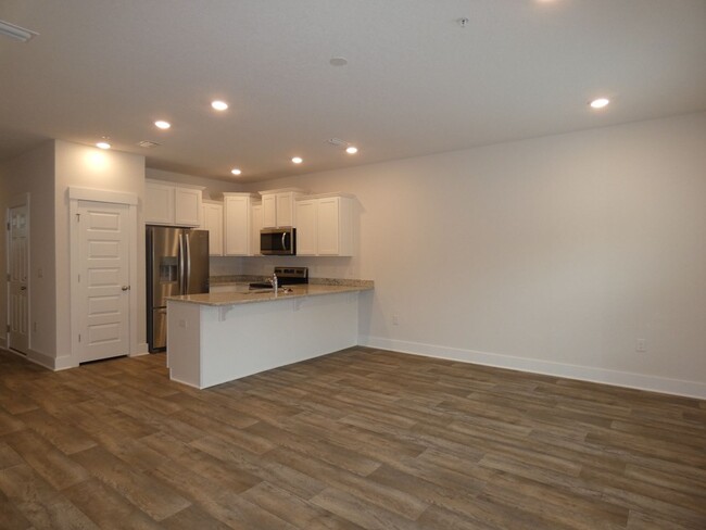 Building Photo - Beautiful New Townhome in Admiral's Quarters