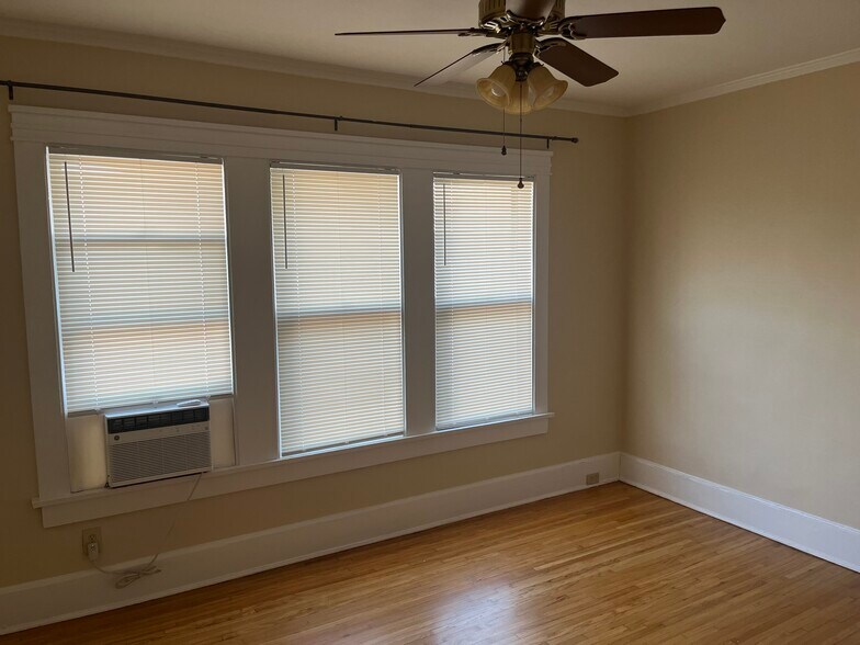 Building Photo - 1861 Poplar Ave