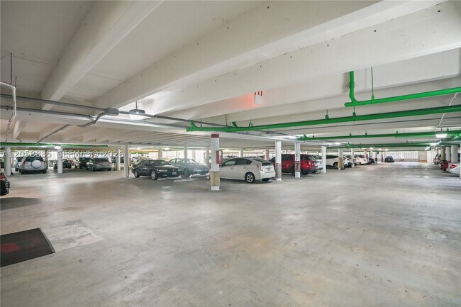 Building Photo - 3200 Port Royale Dr N