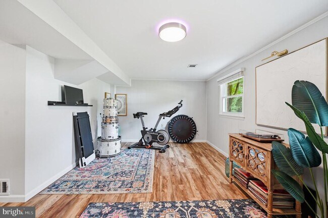 Building Photo - 6426 Carriage Dr