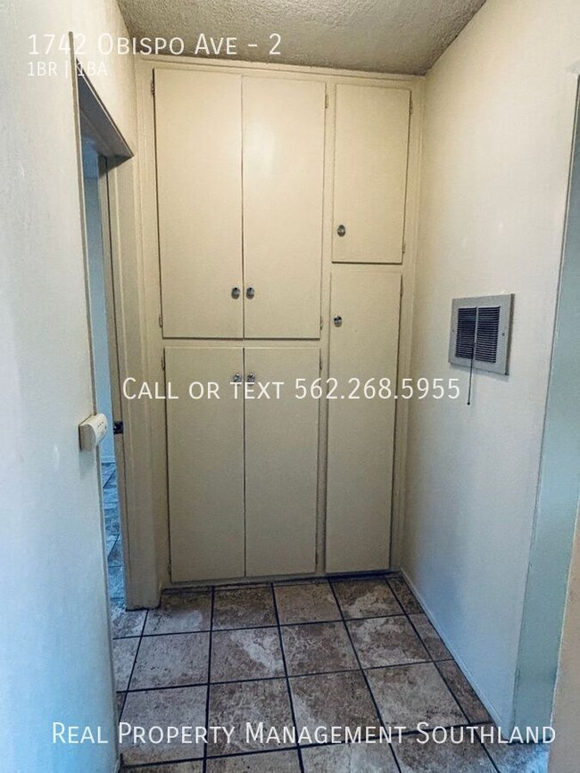 Building Photo - Spacious 1 BD + 1 Bath in gated building i...