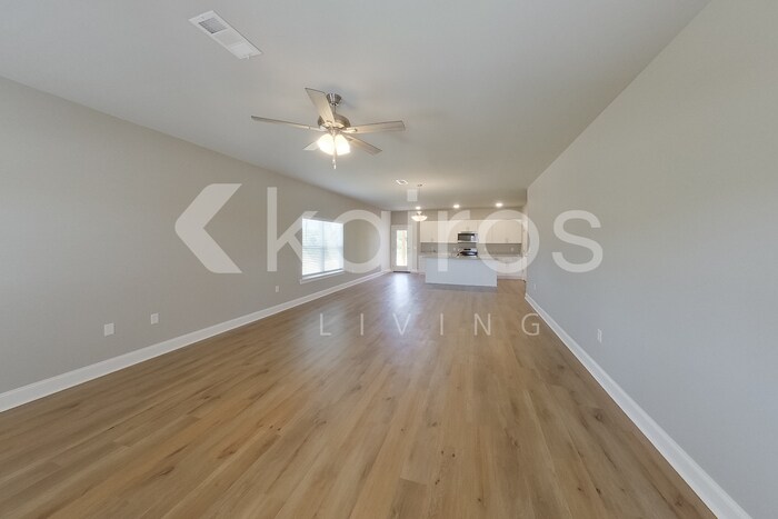 Building Photo - 13757 Pinyon Dr