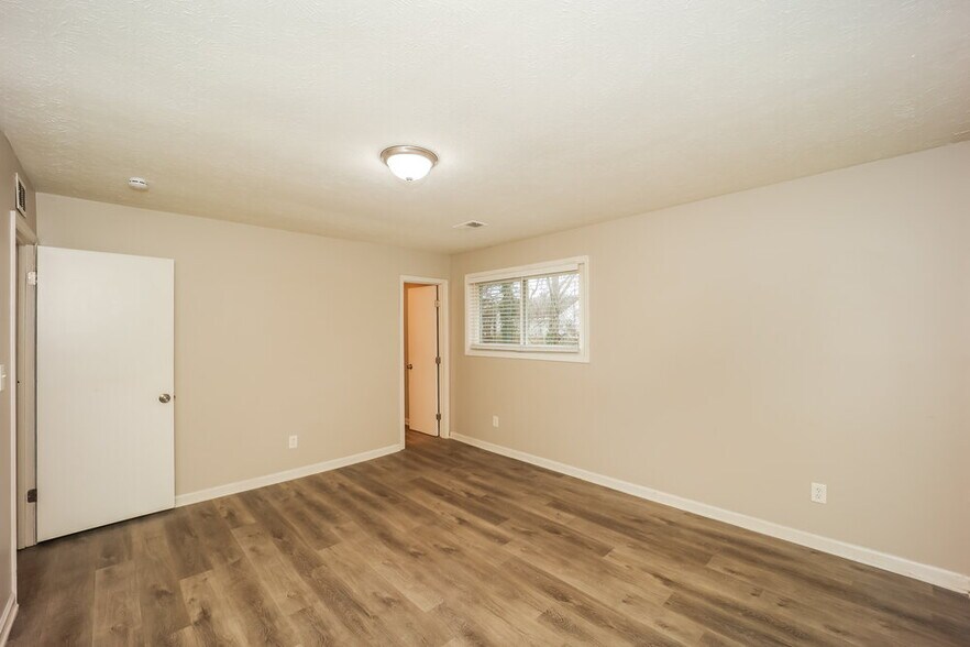 Building Photo - 9453 Forest Knoll Dr