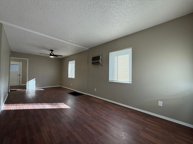 Building Photo - Fresh Paint!