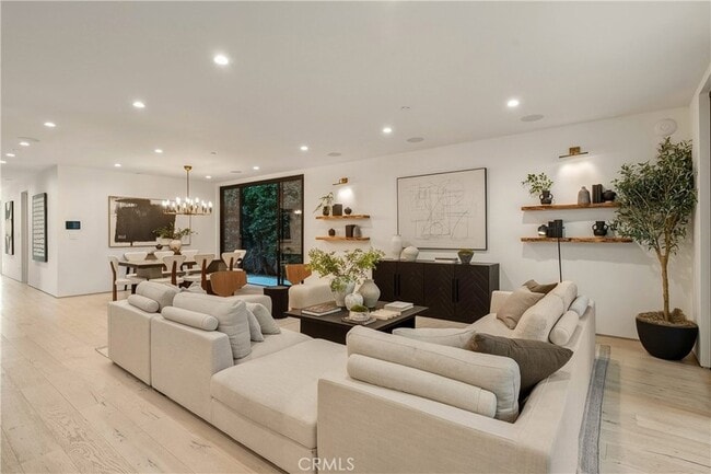 Building Photo - 4242 Vantage Ave