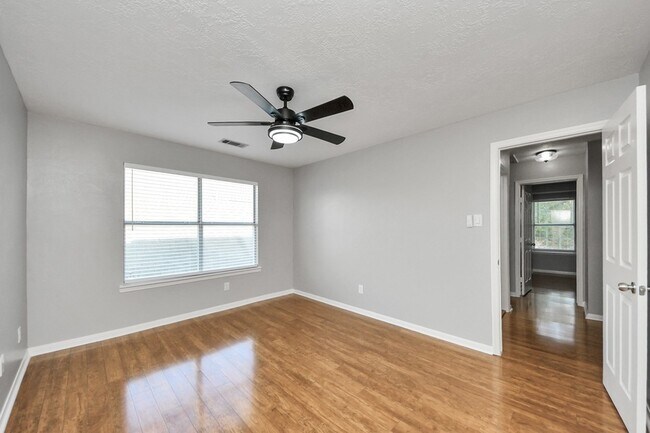 Building Photo - 20922 Whitevine Way