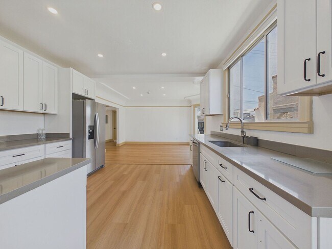 Building Photo - 58 Vale St