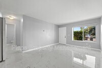 Building Photo - 145 Glenhaven Way