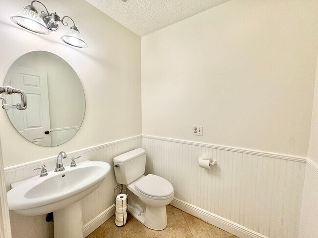 Building Photo - ** BERKSHIRE LAKES ** 3 BED + DEN / 2.5 BA...