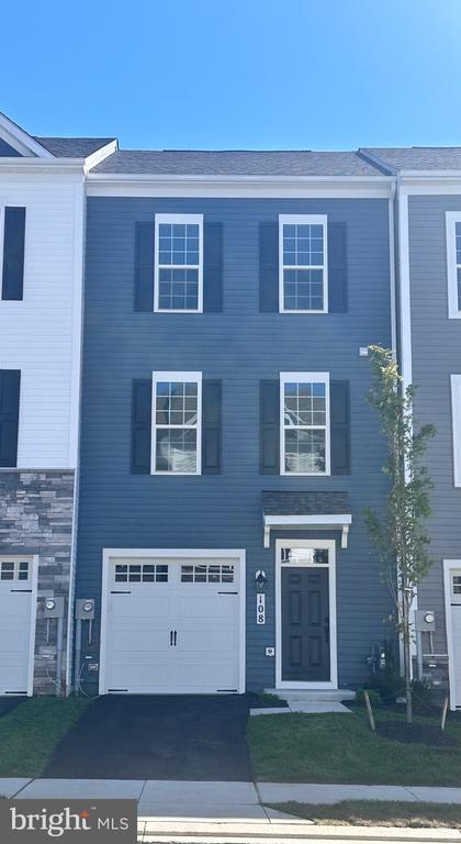 Building Photo - 108 Spring Bank Way