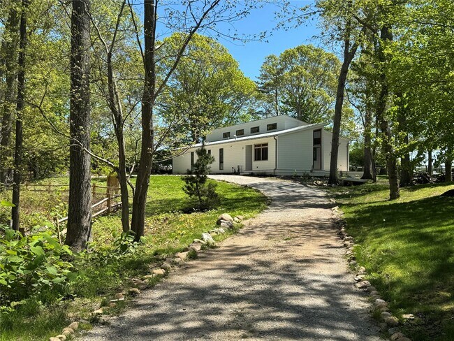 Building Photo - 6710 Soundview Ave