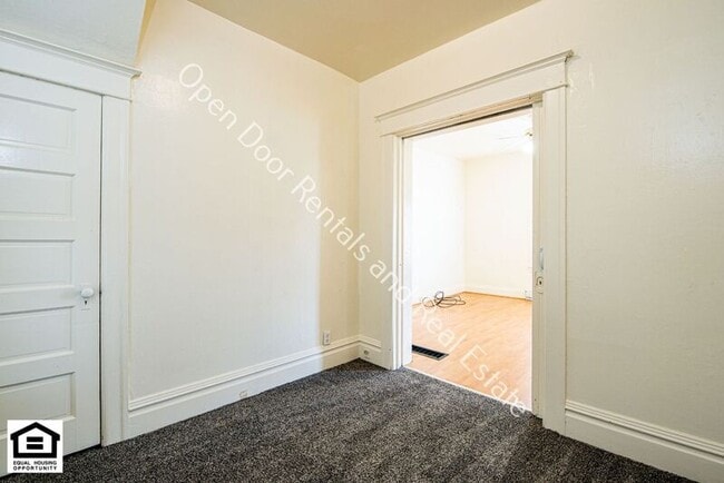 Building Photo - 608 Anderson Ave